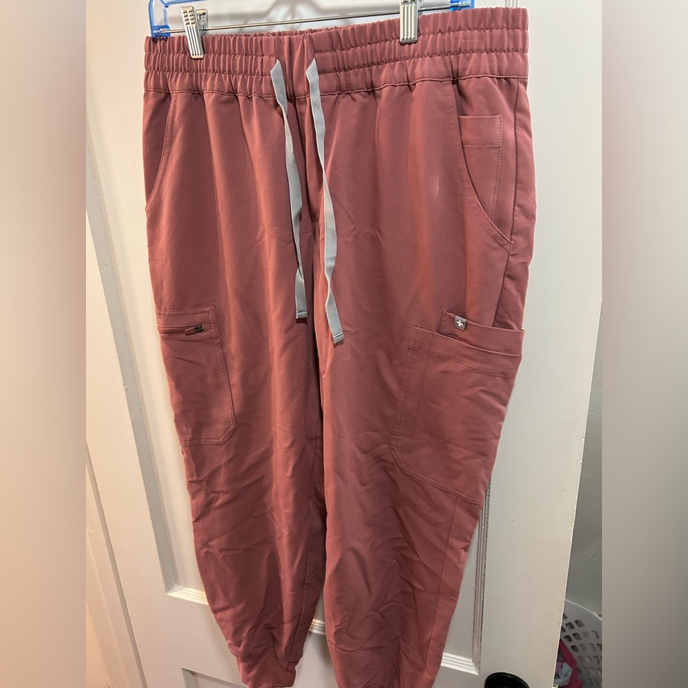 Figs Cargo Pants in mauve